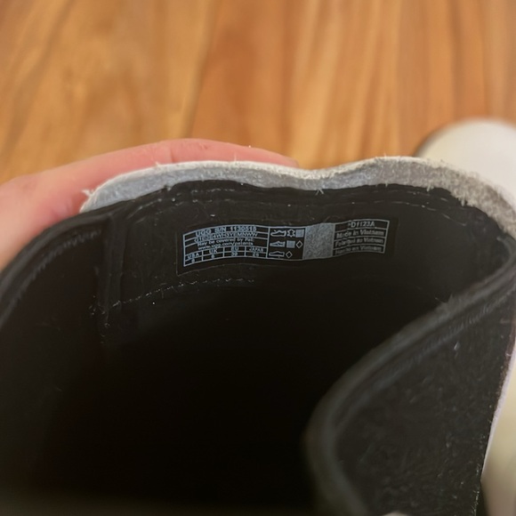 Ugg ashton Chelsea boots - Picture 2 of 8